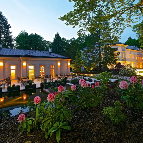 47-restaurant-and-chateau-evening
