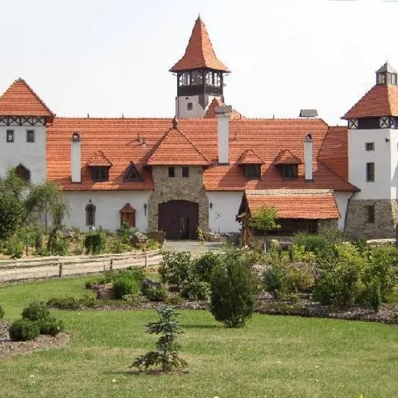 hrad-cerveny-ujezd-1474398893